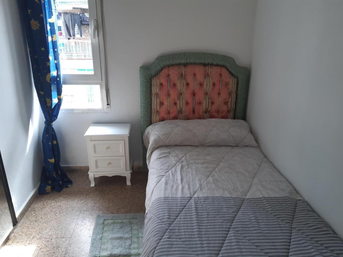 Room In Guest Room - Peaceful Accommodation In Madrid Near Atocha المظهر الخارجي الصورة